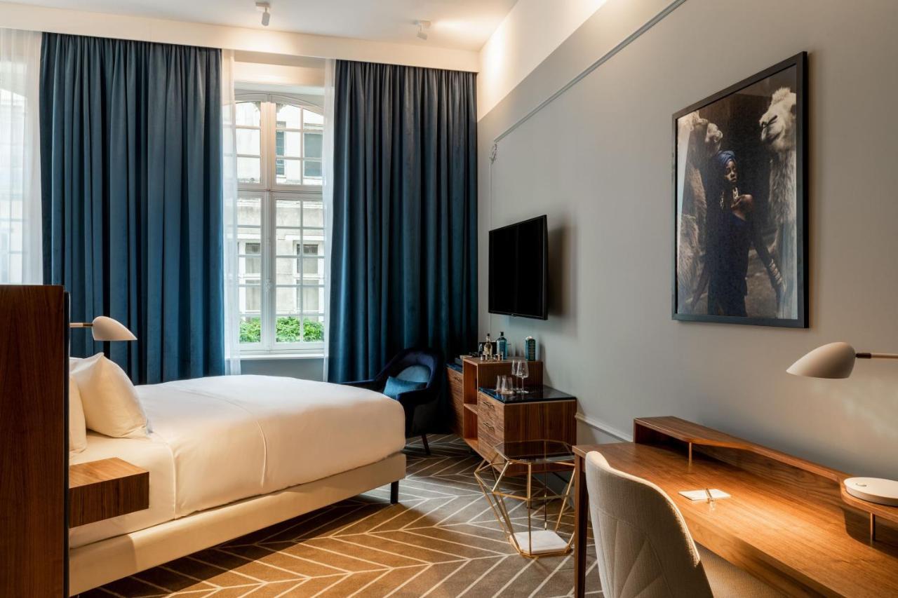 فندق Sapphire House Antwerp, Autograph Collection المظهر الخارجي الصورة A room at the hotel